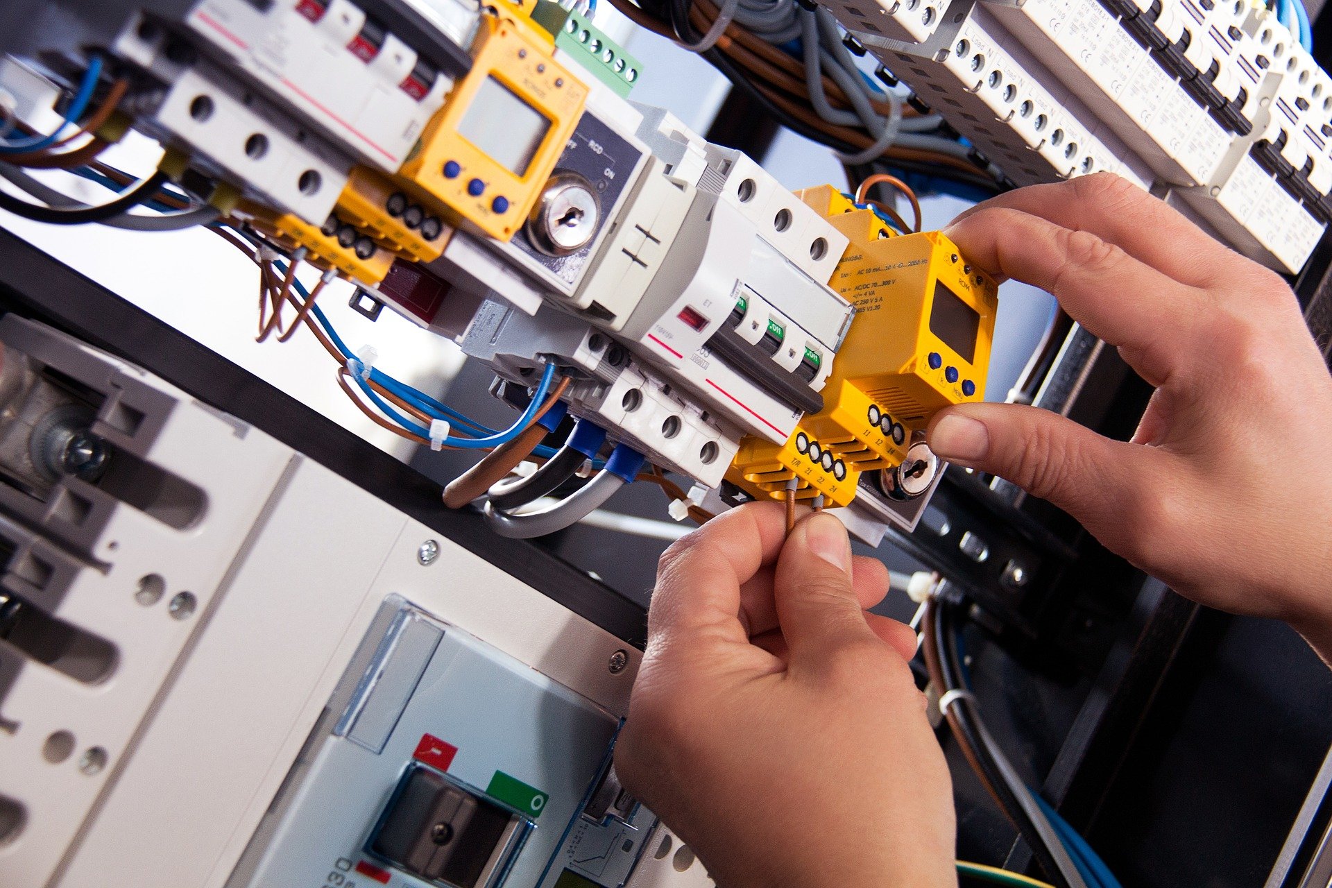 Elektro- und Netzwerk Installationen